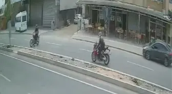 Adana'da Motosiklet Kazası: İki Sürücü Ağır Yaralandı