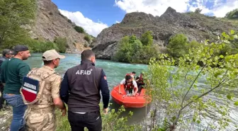 Tunceli'de Munzur Nehri'nde Mahsur Kalan Vatandaş Kurtarıldı