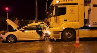 Hatay'da Tırla Çarpışan Otomobilde 2 Yaralı