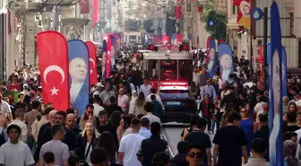 Taksim Meydanı ve İstiklal Caddesi, 19 Mayıs Bayramı için Süslendi