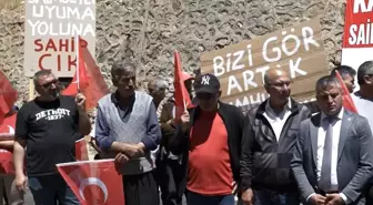 Adana'da Kaya Düşmesi İle 4 Öğretmenin Ölümüne Neden Olan Yol İçin Eylem Yapıldı
