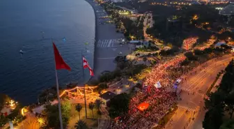 Antalya'da 19 Mayıs Kutlamaları Fener Alayı ile Coşkuyla Gerçekleşti