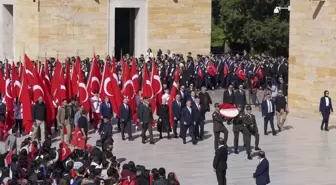 Bakan Bak, gençler ve sporcularla Anıtkabir'i ziyaret etti