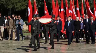 Bakan Bak, Gençler ve Sporcularla Anıtkabir'i Ziyaret Etti