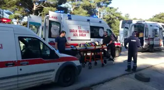 Çanakkale'de Otomobil Devrildi: Anne ve Oğlu Yaralandı
