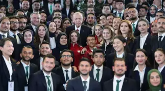 Cumhurbaşkanı Erdoğan, Gençler ve Milli Sporcularla Bir Araya Geldi