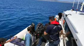 Datça Açıklarında Yunan Sahil Güvenliği Tarafından İtiilen Göçmenler Kurtarıldı