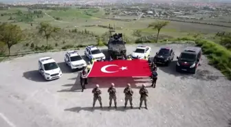 Polislerden Gençlere Bayram Klipli Kutlama