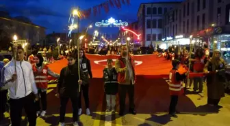 Erzurum'da Meşaleli Yürüyüşle Gençlik Bayramı Kutlandı