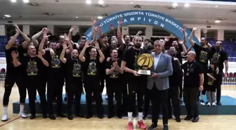 Esenler Erokspor Süper Lig'e Yükseldi