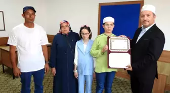 Görme engelli depremzede genç 15 ayda hafız oldu