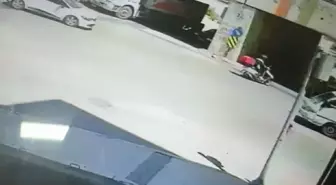 İzmir'de Kamyonun Motosiklete Çarpması Sonucu Bir Kişi Hayatını Kaybetti