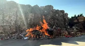 Kahramanmaraş'ta Kağıt Fabrikasında Yangın Çıktı