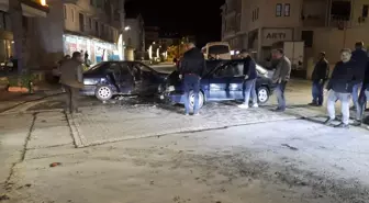 Kastamonu'da İki Otomobil Çarpıştı, 1 Çocuk Yaralandı