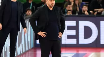 Aliağa Petkimspor'da Antrenör Burak Gören ile Yıl Ayrımı