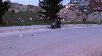 Tavşanlı'da elektrikli motosiklet devrildi: 1 yaralı