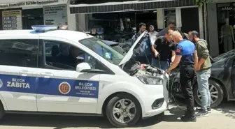Zabıta Ekibi Park Halindeki Araca Akü Takviyesi Yaptı