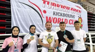 Düzceli Sporcular Uluslararası Kick Boks Dünya Kupası'nda 3 Madalya Kazandı