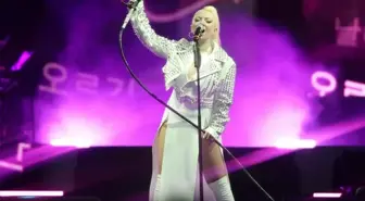 Ece Seçkin konserinde panik yaratan anlar