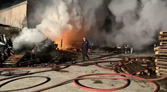 Kocaeli'de Ahşap Palet Deposunda Yangın