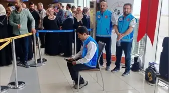 Hakkarili Hacı Adayları Medine'ye Uğurlandı