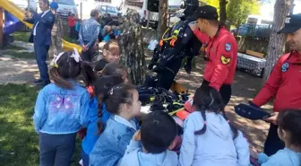 Jandarma minik öğrencileri bilgilendirdi