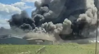 Kocaeli'de Boya Fabrikasında Yangın