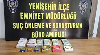 Kadın Hırsızlık Oyunuyla Eşinin Memlektine Gitmesini Engellemeye Çalıştı