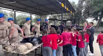 Öğrenciler Jandarma Komutanlığı'nı Ziyaret Etti