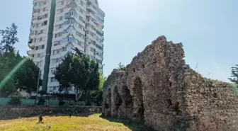 Antalya'daki Binlerce Yıllık Roma Hamamı Restore Edilmeyi Bekliyor