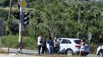 Manavgat'ta Kırmızı Işıkta Duran Kamyonete Çarpan Otomobilde 3 Yaralı