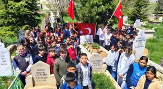 Tomarzalı şehit Urhan, mezarı başında anıldı