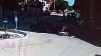 Denizli'de Motosiklet Sürücüsüne Otomobil Çarptı