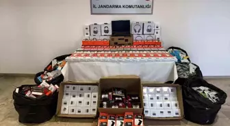 Antalya'da Kaçak Telefon Aksesuarı Operasyonu