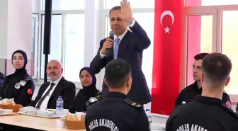 Bakan Yerlikaya, Polis Akademisi Öğrencileriyle Bir Araya Geldi