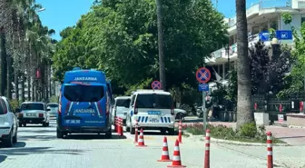 Antalya'da Sahte Kimlik ile Düzensiz Göçmen Taşıyan Sürücü Gözaltına Alındı