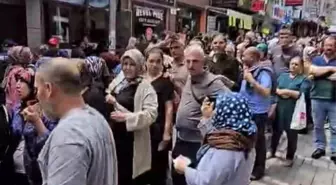 Karacabey'de Mağaza Çekilişi Büyüledi, Uzun Kuyruklar Oluştu