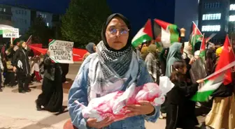 Cumhuriyet Üniversitesi Öğrencilerinden Gazze Katliamına Protesto