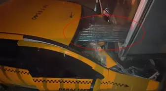 Demir borular araca ok gibi saplandı, sürücü feci şekilde can verdi