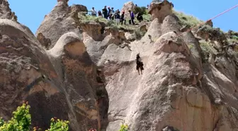 Nevşehir'de Sıcak Hava Balonuyla Mahsur Kalan Turistler Kurtarılıyor