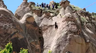 Nevşehir'de Sıcak Hava Balonu Mahsur Kalan Turistleri Kurtardı
