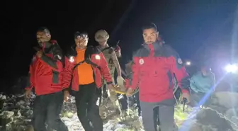 Tunceli'de Doğa Yürüyüşü sırasında Kayalıklardan Düşen Kadın Kurtarıldı