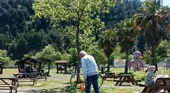 Samsun'da Köpek Eğlencesi: Dönme Dolap ve Salıncak Keyfi