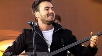 Mustafa Ceceli, mağaza açılışında sevenleriyle buluştu