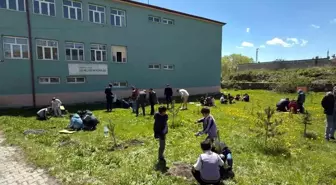 Çıldır İlkokul Öğrencilerinden Fidan Dikimi Etkinliği