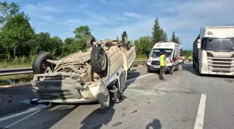 Düzce'de İnşaat İşçilerini Taşıyan Araç Takla Attı: 3 Yaralı