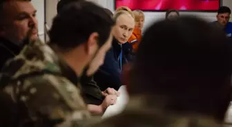 Putin, Geri Alınan Kursk Bölgesini Ziyaret Etti