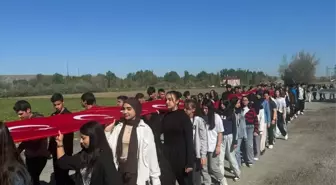 Sivas'ta Gençlik Haftası Etkinlikleri Kapsamında Yürüyüş Düzenlendi