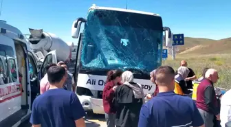 Kırıkkale'de Yolcu Otobüsü Kaza Yaptı: 2 Yaralı