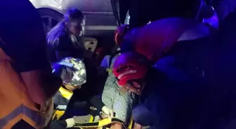 Balıkesir'de Tek Taraflı Trafik Kazası: Sürücü Sıkıştı